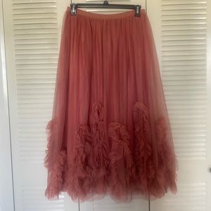 Anthropologie tule ruffle skirt in rust. High waisted and midi/maxi